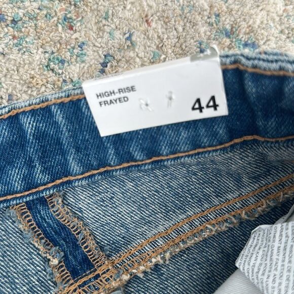 NWT Zara High Rise Frayed Jean Shorts Distressed - Picture 5 of 7